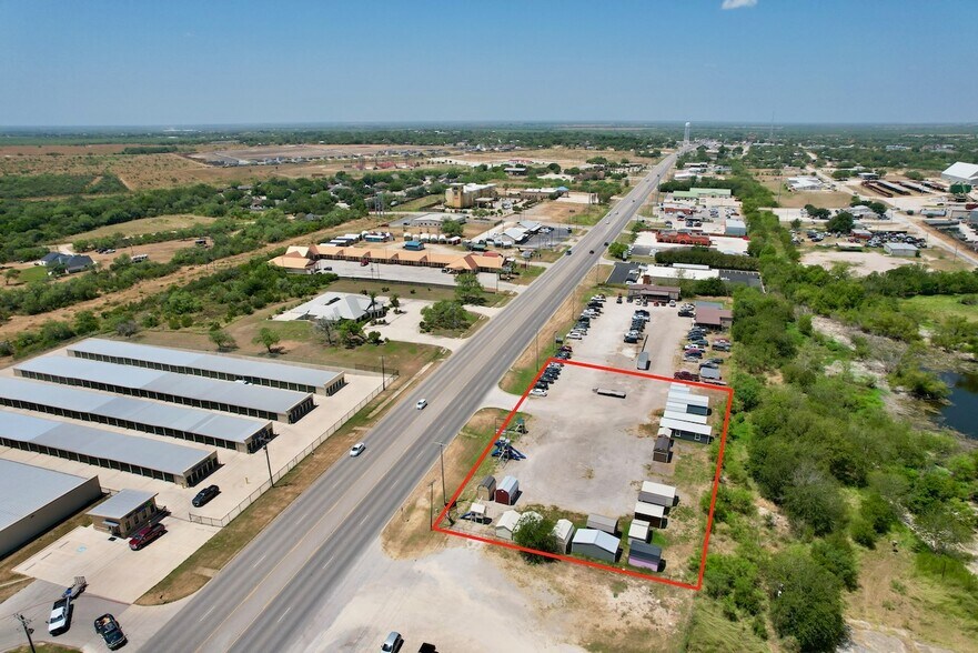 1 Ac 97 E hwy, Jourdanton, TX à vendre - Photo du bâtiment - Image 2 de 7