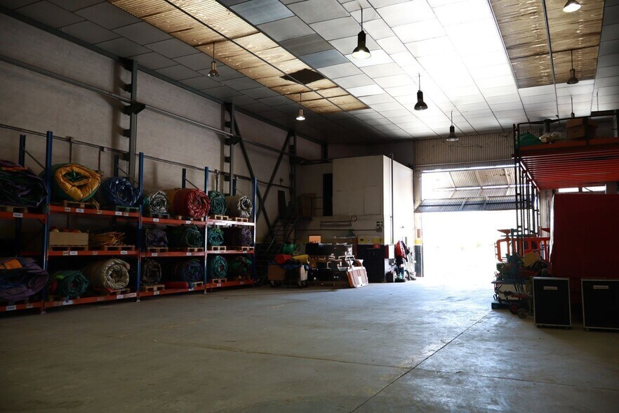 Industrial in Berrioplano for sale - Interior Photo - Image 2 of 14