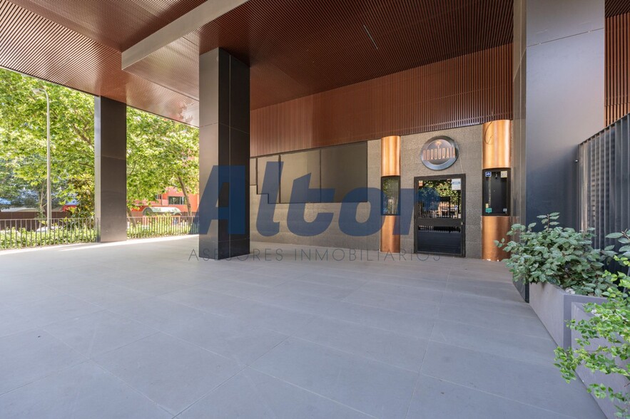 Retail in Madrid, Madrid for lease - Building Photo - Image 2 of 10