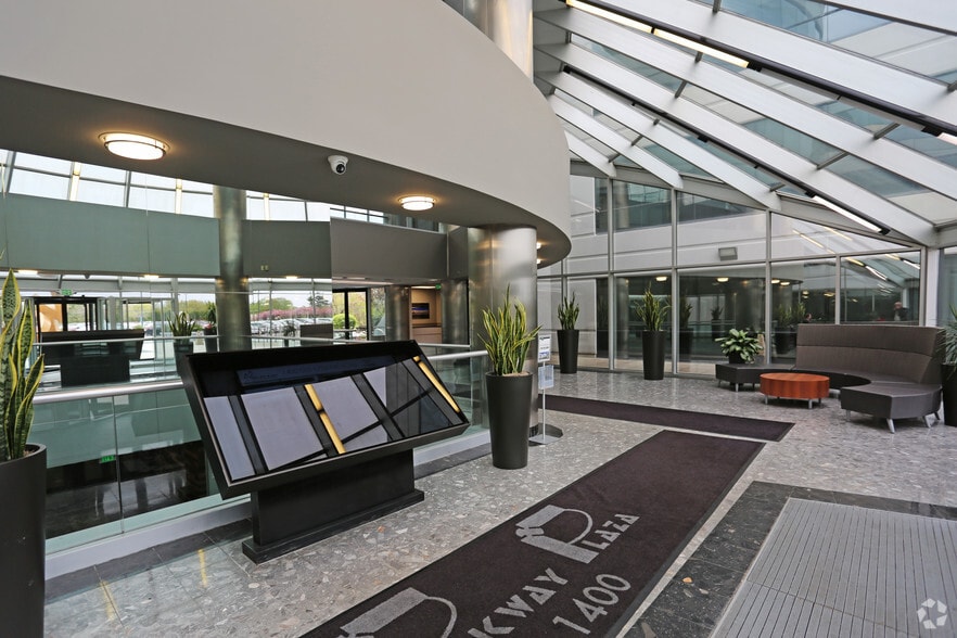 1400 Old Country Rd, Westbury, NY for lease - Lobby - Image 3 of 17