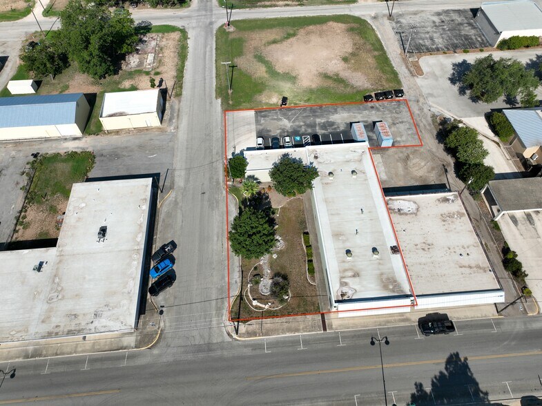 1510 Avenue M, Hondo, TX à louer - Photo du bâtiment - Image 2 de 3