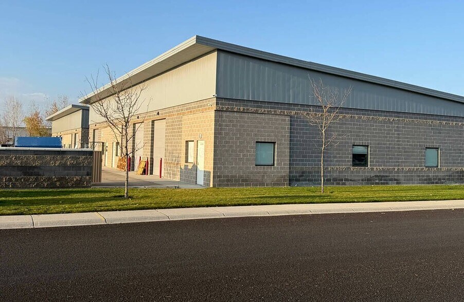 204 Happy Day Blvd, Caldwell, ID à louer - Photo du bâtiment - Image 2 de 7