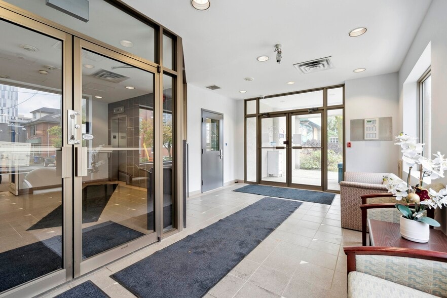 103 Queen St W, Brampton, ON for sale - Lobby - Image 3 of 3