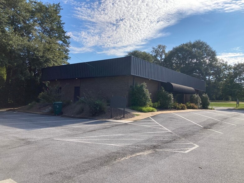 18 W Gibson St, Hartwell, GA for lease - Building Photo - Image 3 of 18