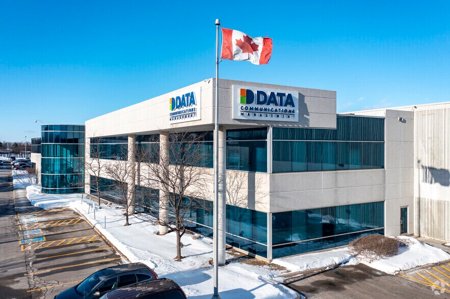 9195 Torbram Rd, Brampton, ON à louer - Photo du bâtiment - Image 3 de 6