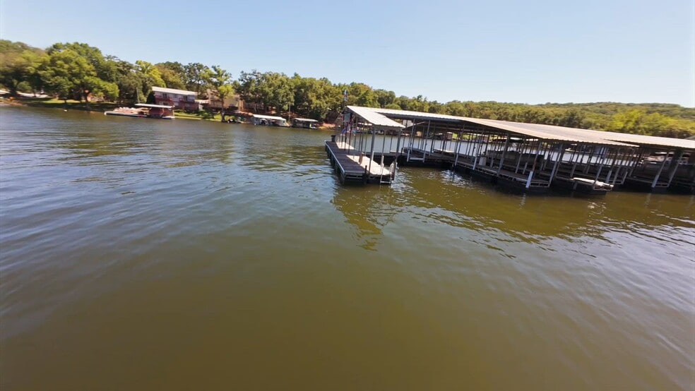 1062 Susan Rd, Lake Ozark, MO à vendre - Vidéo sur l’inscription commerciale - Image 2 de 60