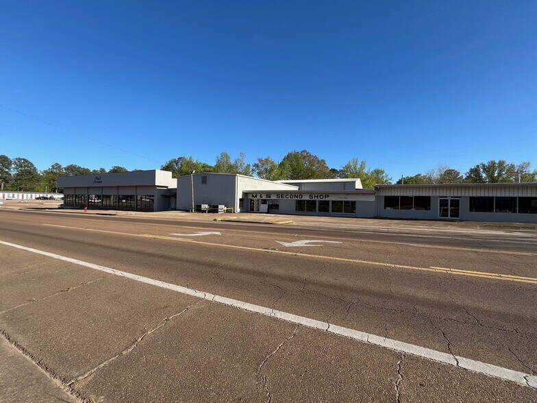 1103 E Main St, Philadelphia, MS for sale - Building Photo - Image 3 of 25