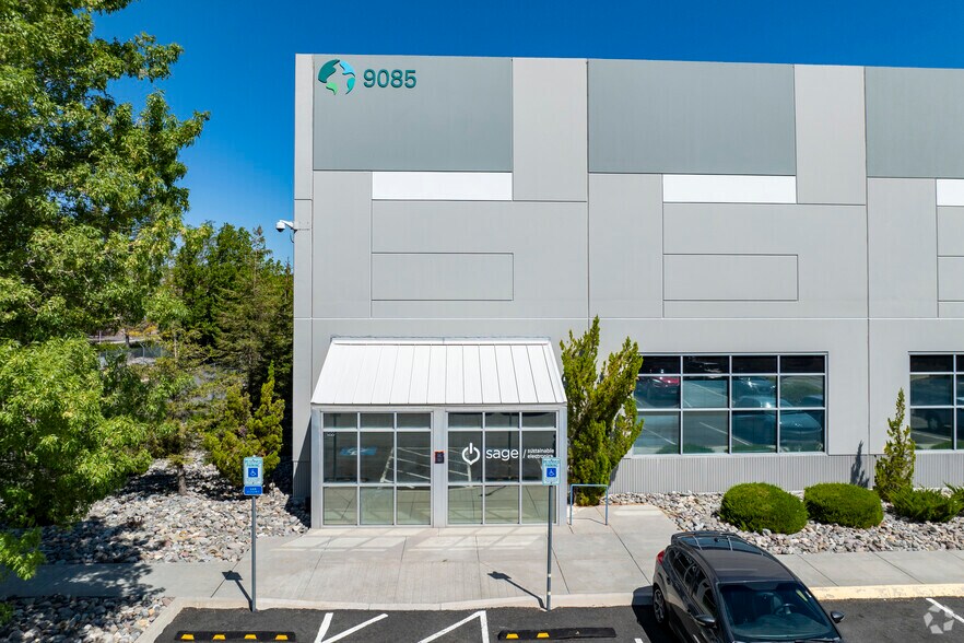 9085 Moya Blvd, Reno, NV à louer - Photo du bâtiment - Image 3 de 5
