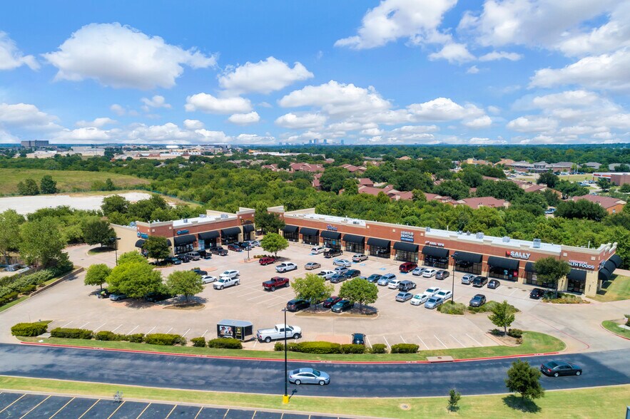 5850 S Hulen St, Fort Worth, TX for lease - Building Photo - Image 1 of 28