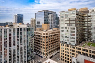 600 W Jackson Blvd, Chicago, IL - AERIAL  map view