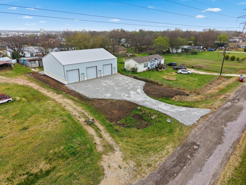 193 Katy Rd, Elm Mott, TX à louer - Photo du bâtiment - Image 2 de 6