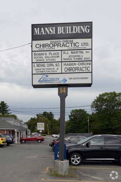 14 Cedar Swamp Rd, Smithfield, RI à vendre - Photo du bâtiment - Image 2 de 4