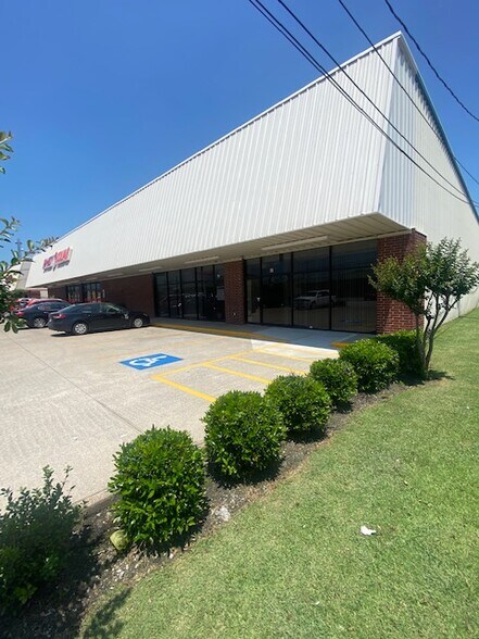 42-46 N 11th St, Beaumont, TX for lease - Building Photo - Image 3 of 9