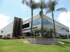 2552 Walnut Ave, Tustin, CA à louer Photo du bâtiment- Image 1 de 7