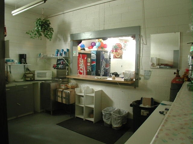 19750 Sumpter Rd, Belleville, MI à vendre - Photo intérieure - Image 3 de 9