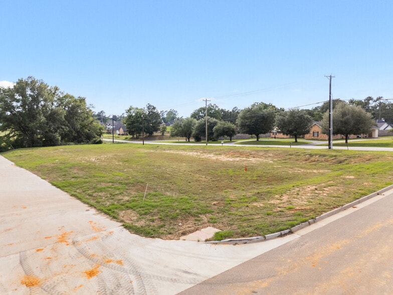 14237 County Road 192, Tyler, TX à vendre - Photo du bâtiment - Image 2 de 5