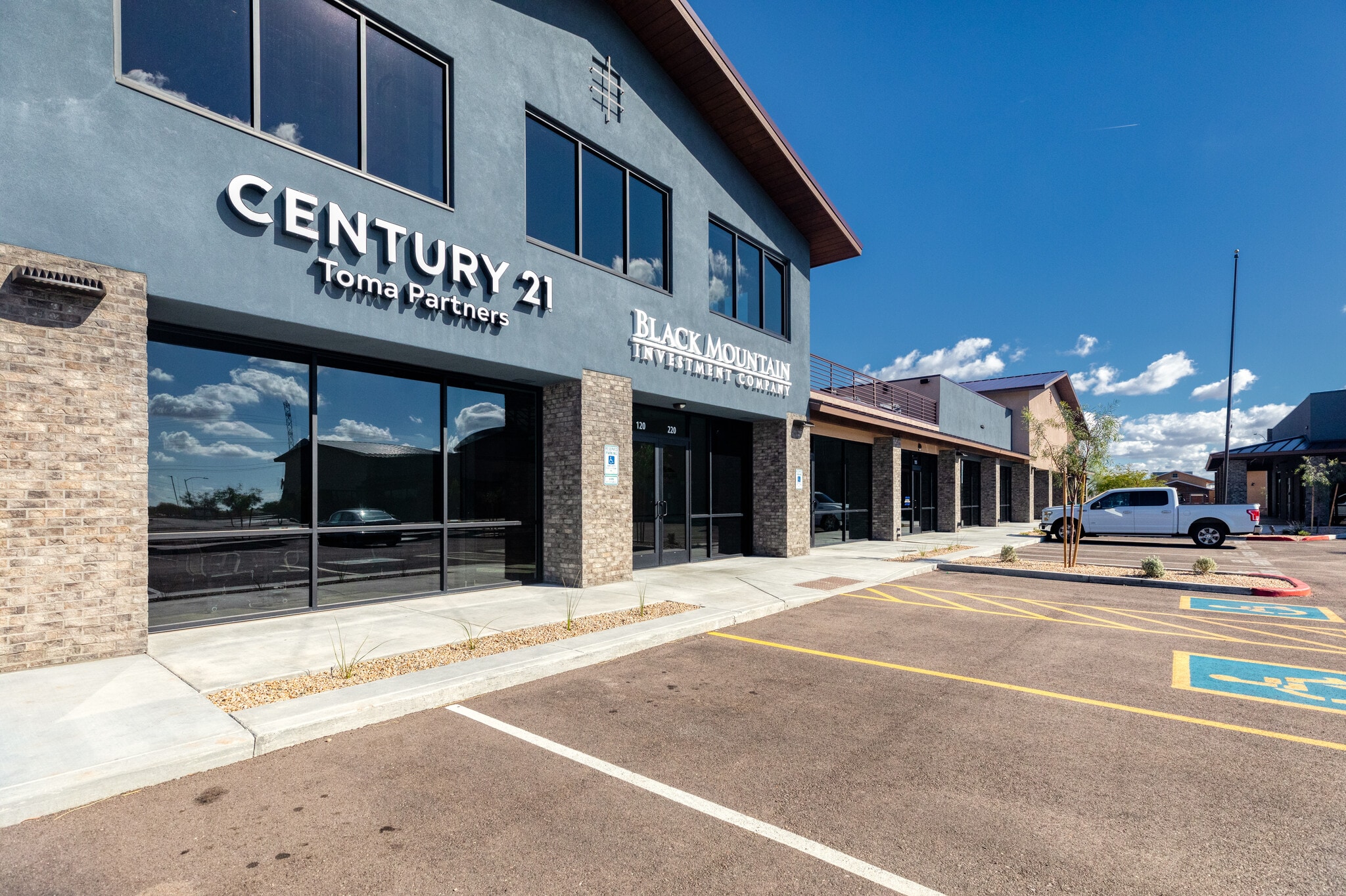 8325 W Happy Valley Rd, Peoria, AZ for lease Primary Photo- Image 1 of 14