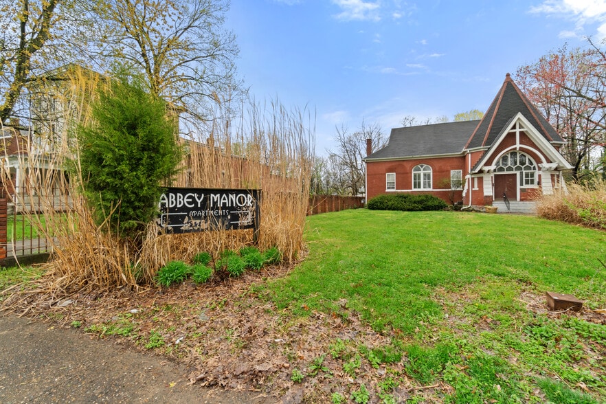 2322 W Chestnut St, Louisville, KY for sale - Building Photo - Image 2 of 54