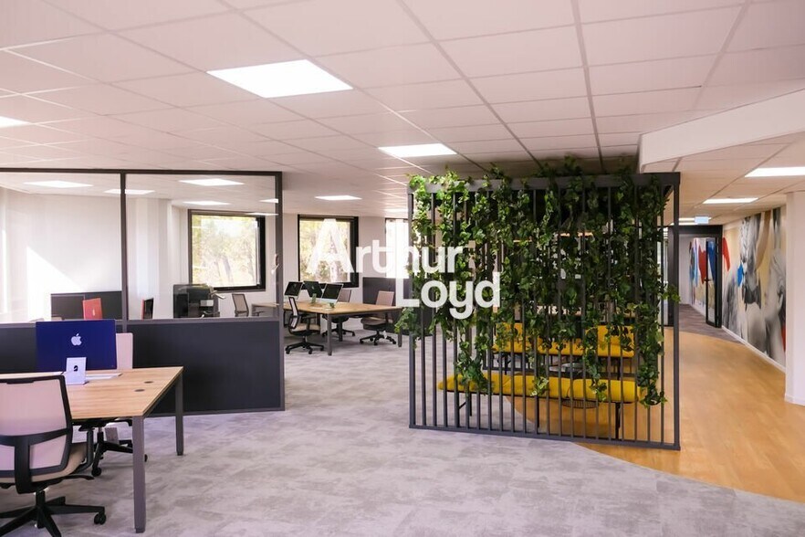 Office in Biot for sale - Interior Photo - Image 1 of 12