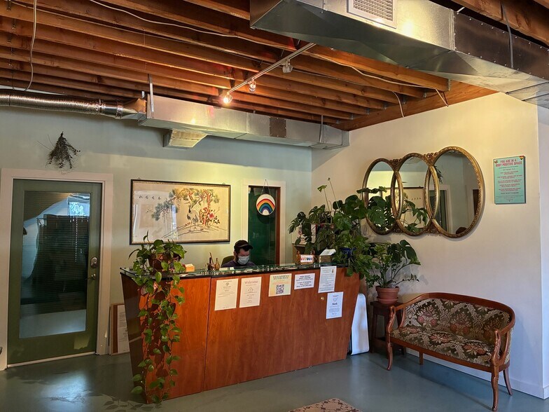 2410 SE 10th Ave, Portland, OR à vendre - Photo intérieure - Image 3 de 6