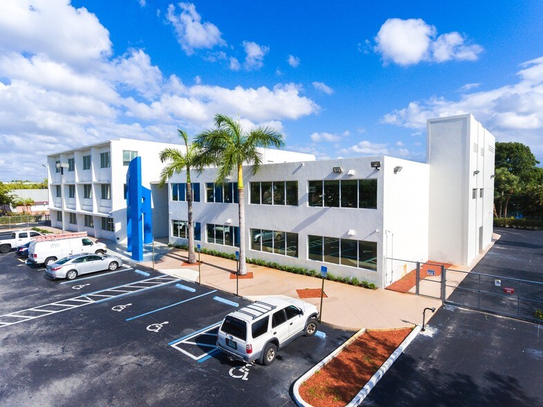 3521 W Broward Blvd, Fort Lauderdale, FL à louer - Photo du bâtiment - Image 1 de 4