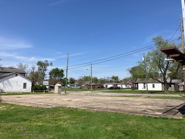 1021 Hart St, Vincennes, IN à vendre - Photo du bâtiment - Image 2 de 5