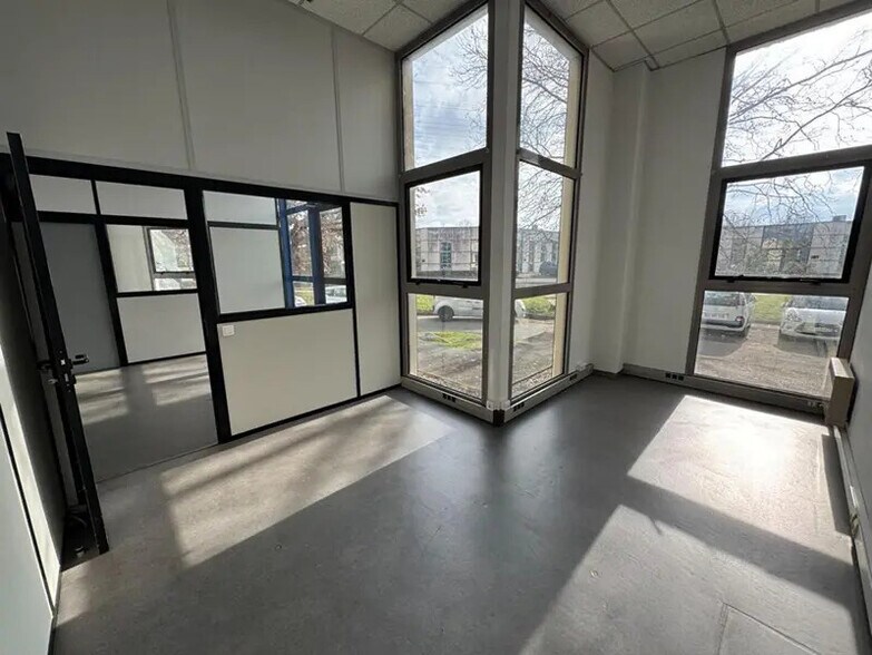 Office in Labège for lease - Interior Photo - Image 1 of 4