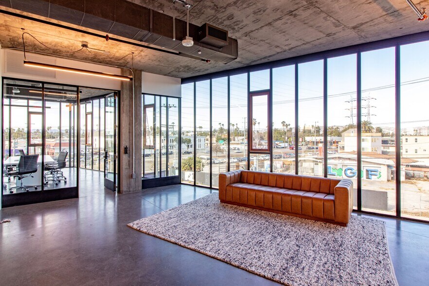 5788 W Adams Blvd, Los Angeles, CA à louer - Photo intérieure - Image 3 de 16