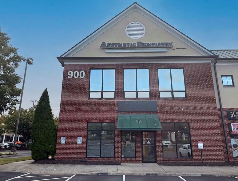 900-920 Gardens Blvd, Charlottesville, VA à vendre - Photo du bâtiment - Image 1 de 7