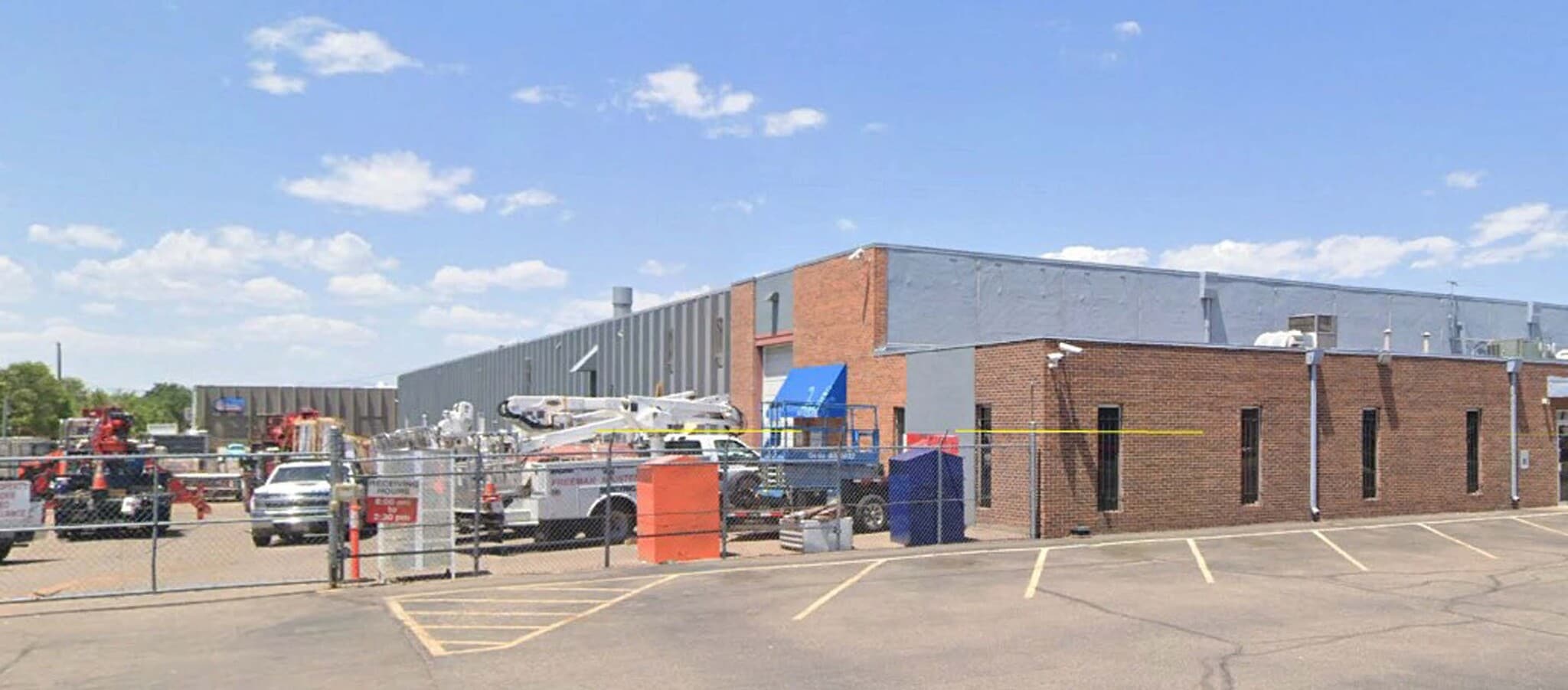 3883 N Monaco Street Pky, Denver, CO for lease Primary Photo- Image 1 of 2