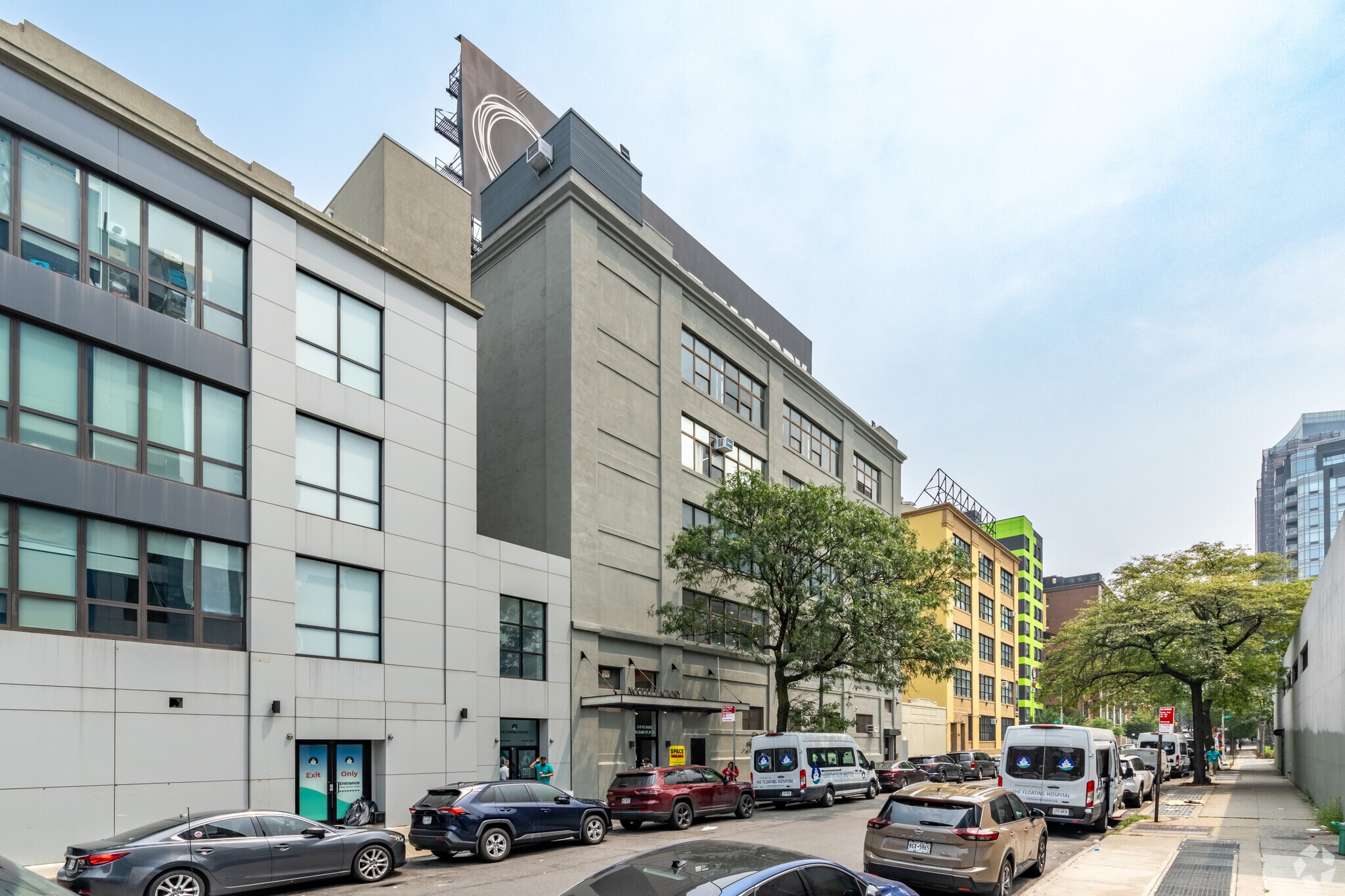 21-07 41st Ave, Long Island City, NY à louer Photo du bâtiment- Image 1 de 24