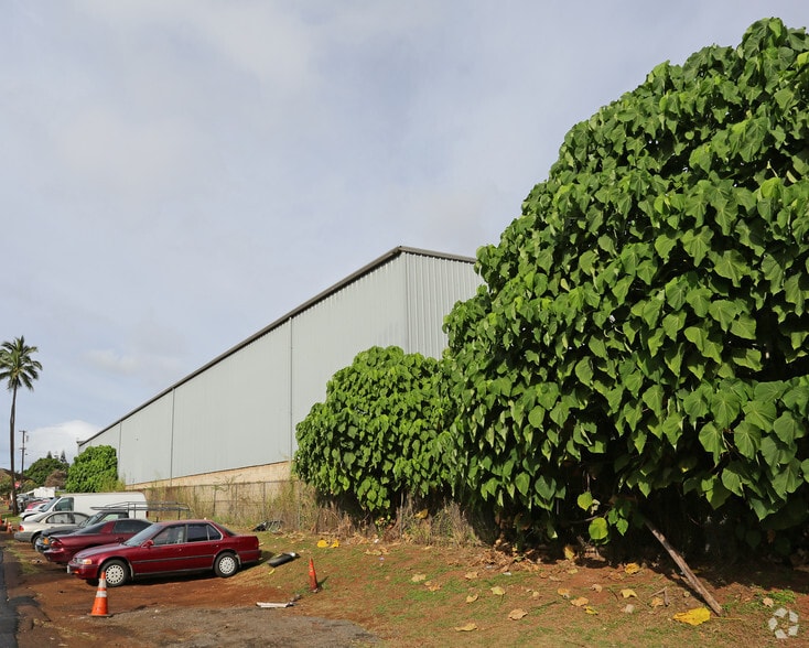 94-133 Pahu St, Waipahu, HI à louer - Photo du bâtiment - Image 3 de 13