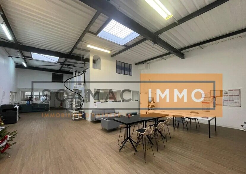 Industrial in Saint-Thibault-des-Vignes for sale - Building Photo - Image 3 of 15
