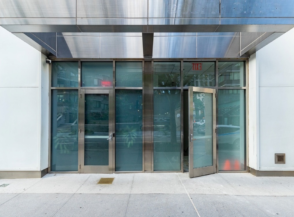 61 W 62nd St, New York, NY à louer Photo du bâtiment- Image 1 de 4