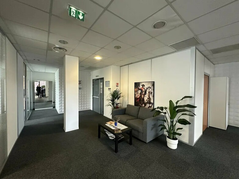 Office in Schiltigheim for lease - Interior Photo - Image 3 of 8