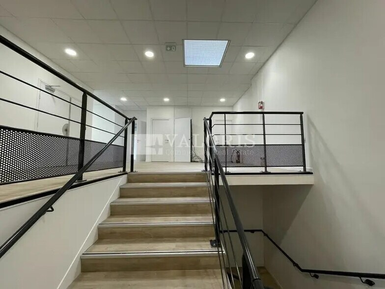 1 Rue Des Vergers, Limonest à louer - Photo du bâtiment - Image 3 de 14