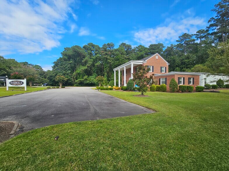 423 Village Rd, Shallotte, NC à vendre - Photo du bâtiment - Image 2 de 45