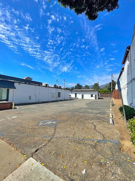 3514 State St, Santa Barbara, CA à louer - Photo du bâtiment - Image 3 de 7