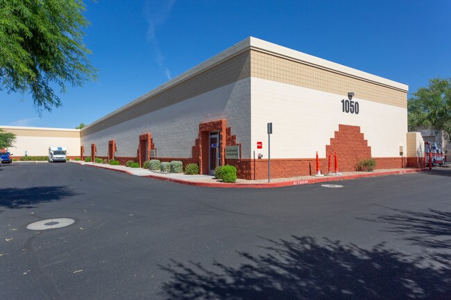 Plus de détails pour 1050 N Eliseo Felix Jr Way, Avondale, AZ - Industriel à louer