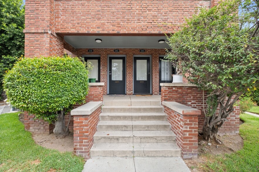 239 E Villa St, Pasadena, CA for sale - Building Photo - Image 3 of 17