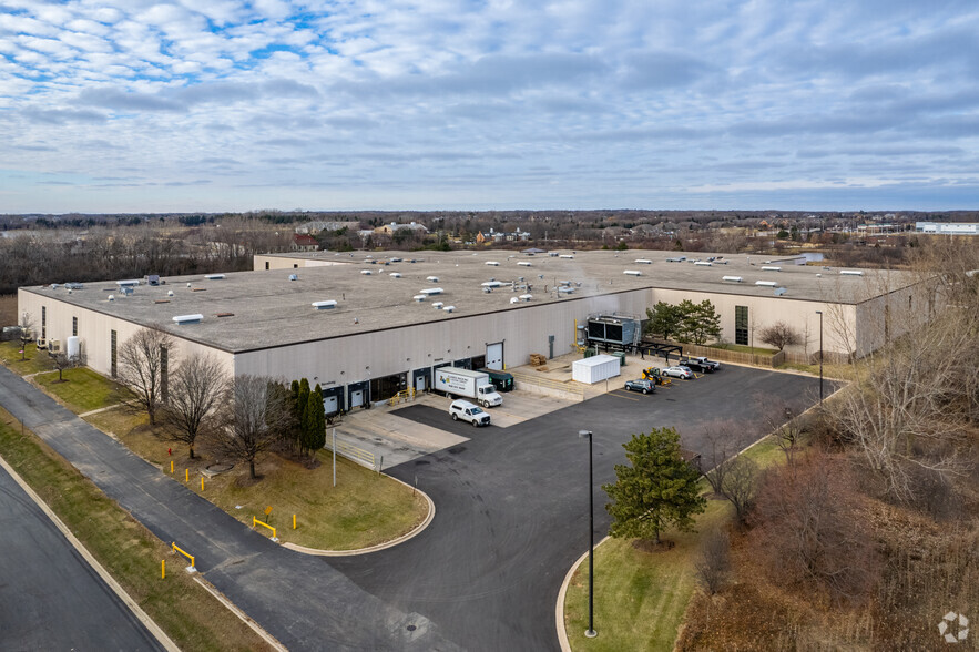 2501 N Barrington Rd, Hoffman Estates, IL for lease - Building Photo - Image 3 of 6