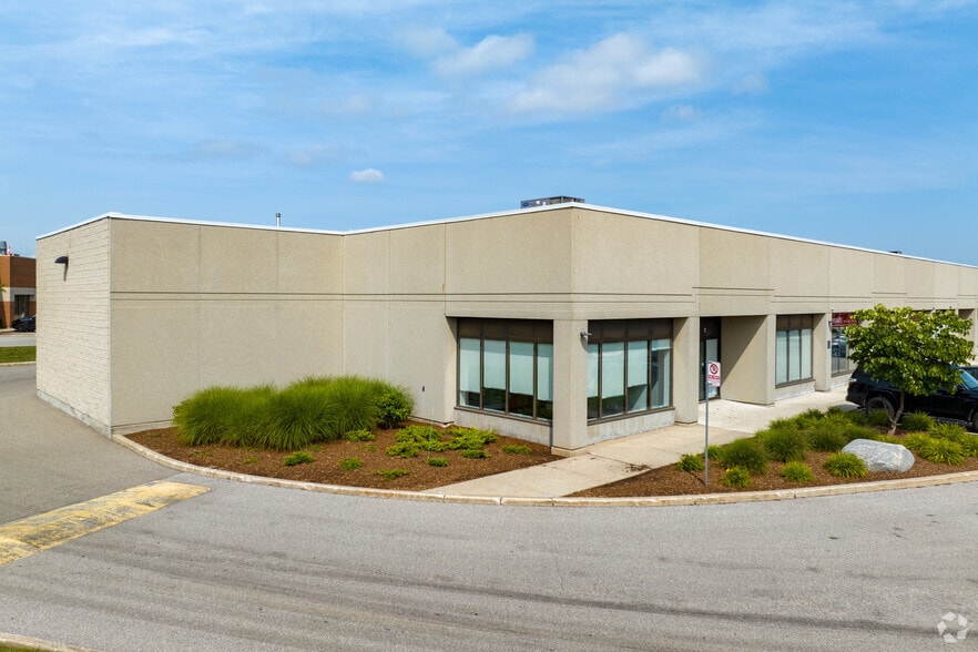 3170 Ridgeway Dr, Mississauga, ON for lease - Primary Photo - Image 1 of 10