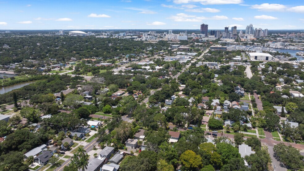 240 20th Ave, Saint Petersburg, FL à vendre - Photo du bâtiment - Image 3 de 30