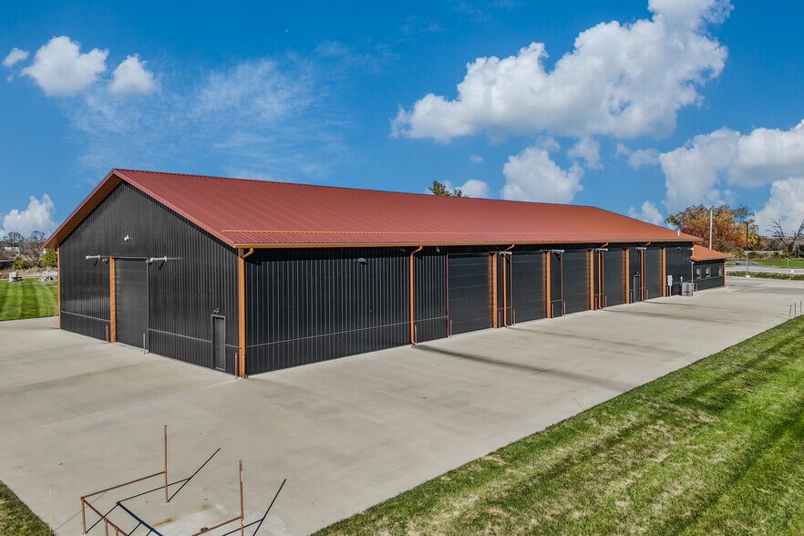 33083 Ute Ave, Waukee, IA à louer - Photo du bâtiment - Image 2 de 83