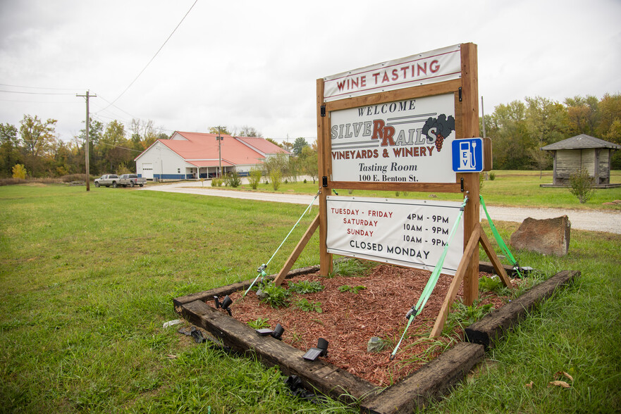 100 E Benton St, La Plata, MO for sale - Building Photo - Image 1 of 27