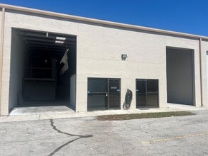 908 NE 24th Ln, Cape Coral, FL for lease Interior Photo- Image 2 of 30