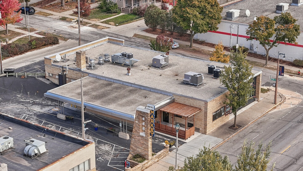 5900 W North Ave, Milwaukee, WI à vendre - Photo du bâtiment - Image 2 de 10