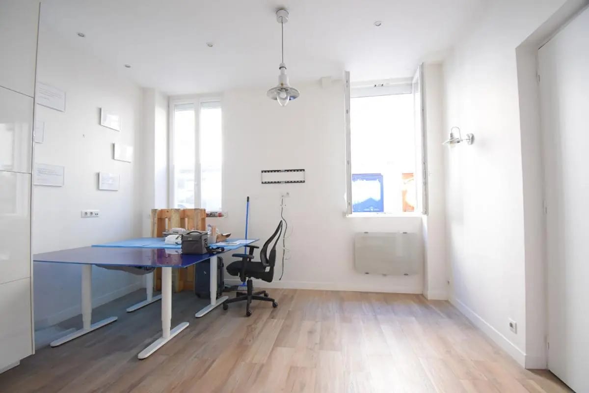 Immeuble residentiel dans Paris à vendre Photo intérieure- Image 1 de 9