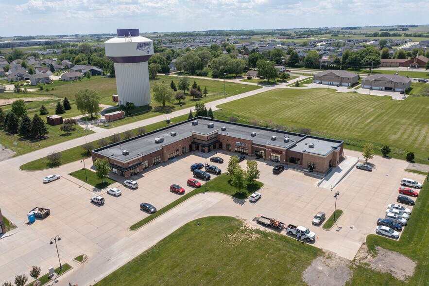 Greenhill Rd, Cedar Falls, IA à louer - Photo du bâtiment - Image 2 de 6