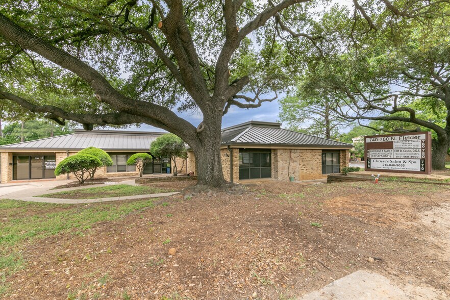 736 N Fielder Rd, Arlington, TX à louer - Photo du bâtiment - Image 2 de 19